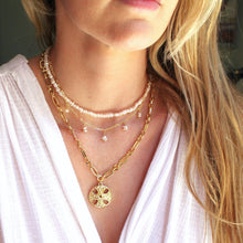 Load image into Gallery viewer, Dancing Pearl Necklace