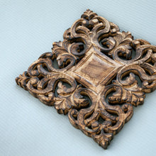 Load image into Gallery viewer, Natural Ornate Trivet