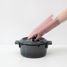 Load image into Gallery viewer, Linen Tales Oven Mitt