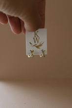 Load image into Gallery viewer, Axel Huggies
