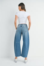Load image into Gallery viewer, JBD The Seamed Barrel Jean | Medium Wash
