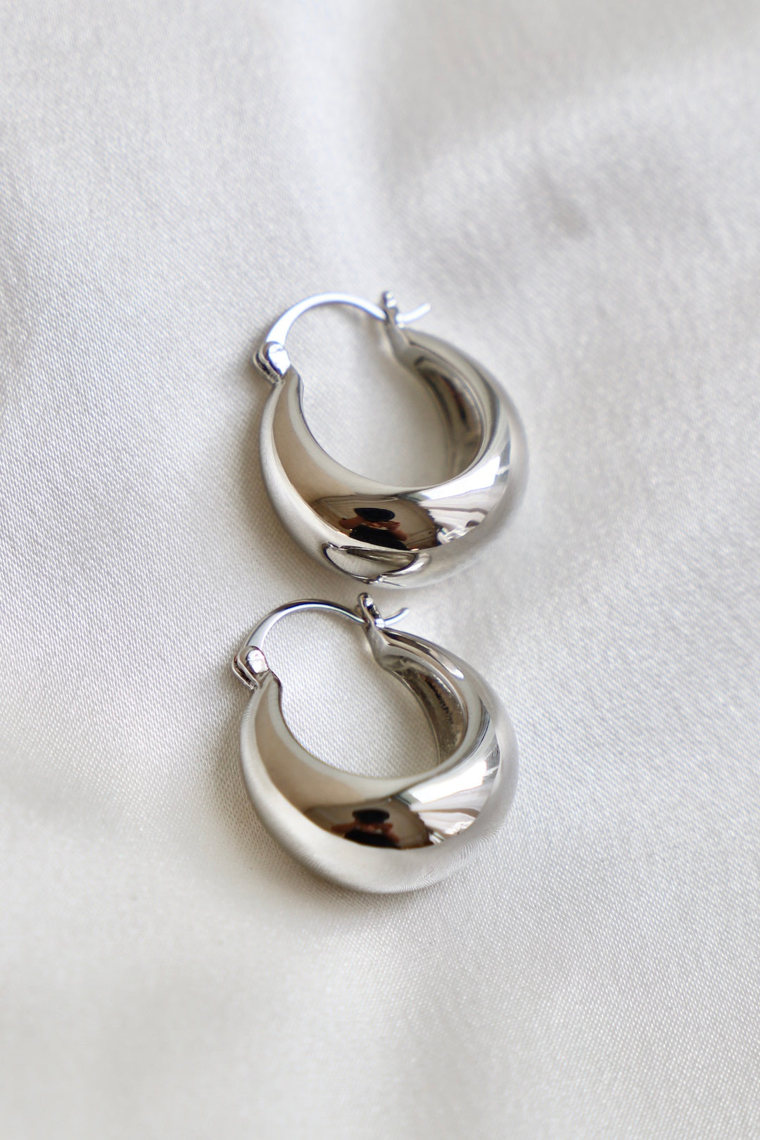 Coco Chunky Hoop Earrings | 2 Colors Available