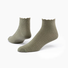 Load image into Gallery viewer, Organic Cotton Socks | Scallop Quarter
