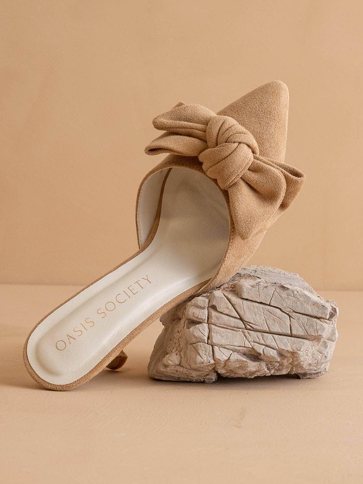 The Jane | Sand Pointed Toe Bow Accent Kitten Heel
