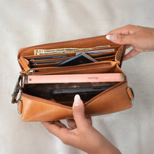 Load image into Gallery viewer, Elevate Nomad Crossbody Bag | Camel
