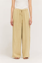 Load image into Gallery viewer, Tencel Seam Pants | Green Moss
