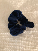 Load image into Gallery viewer, Velvet Knot Scrunchie

